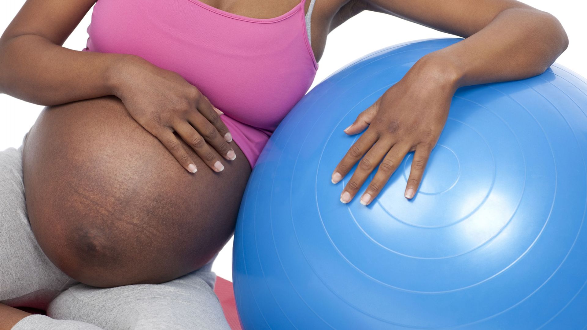 Accouchement : douches chaudes et ballon de grossesse, efficaces pour  diminuer la douleur et le stress 