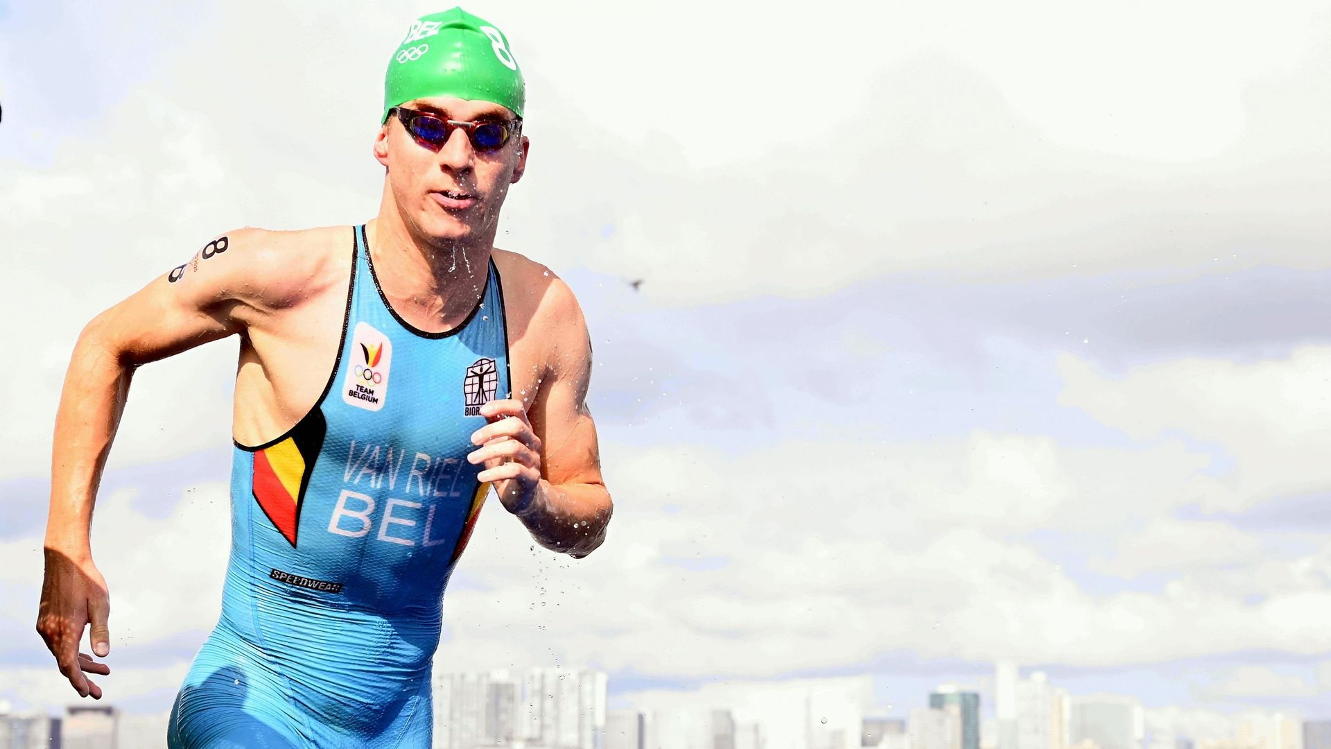 Drett Van Riel Marten Van Riel, une 'marionnette' furieuse du report du triathlon ...