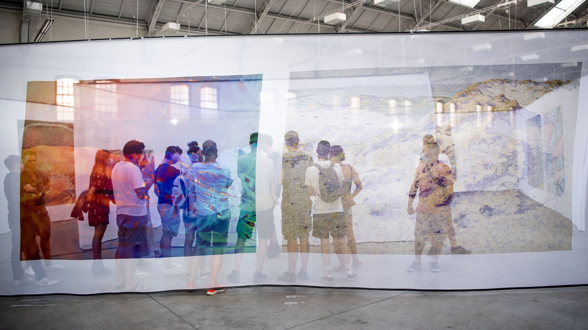 .IMG | des images qui se regardent, une exposition qui rassemble des visuels issus de deux univers lointains, l’art et la science