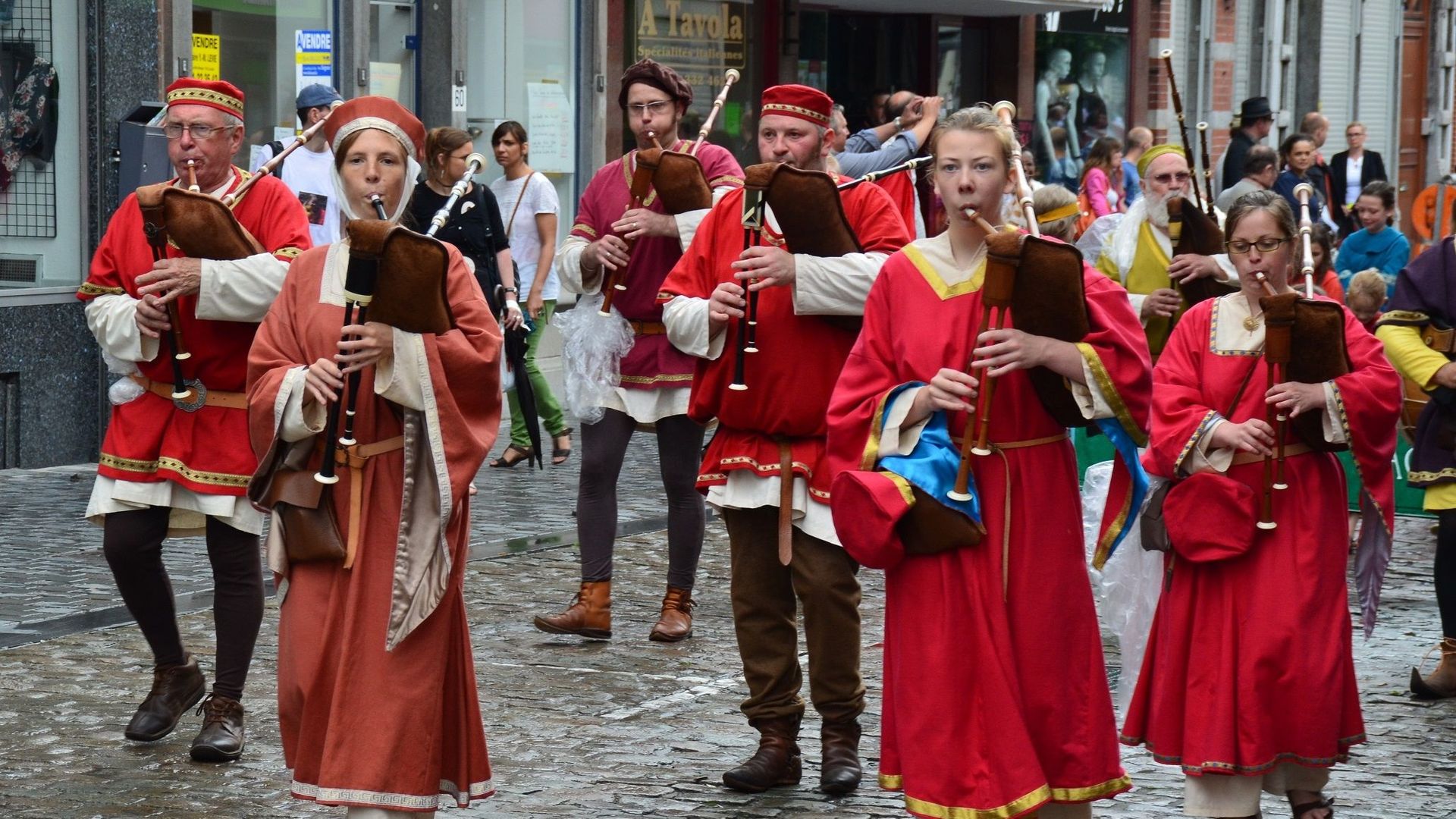 La balade de Carine : Pentecôte à Soignies - Le Tour Saint-Vincent attirera sans doute plus de monde !