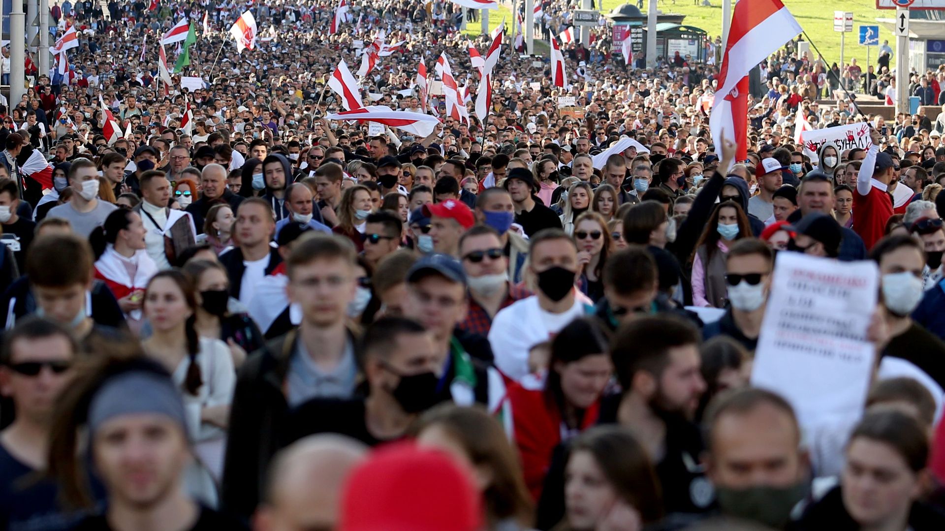 Des dizaines de milliers de manifestants à nouveau dans les rues, la colère ne s'estompe pas en Biélorussie