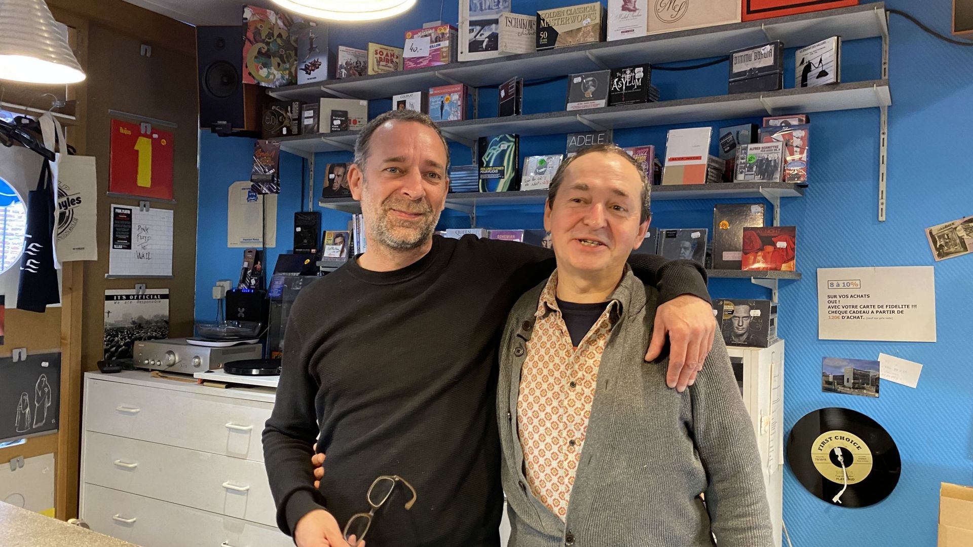 Jean-François et Bernard voient arriver de nouveaux clients à l'occasion du Record store Day