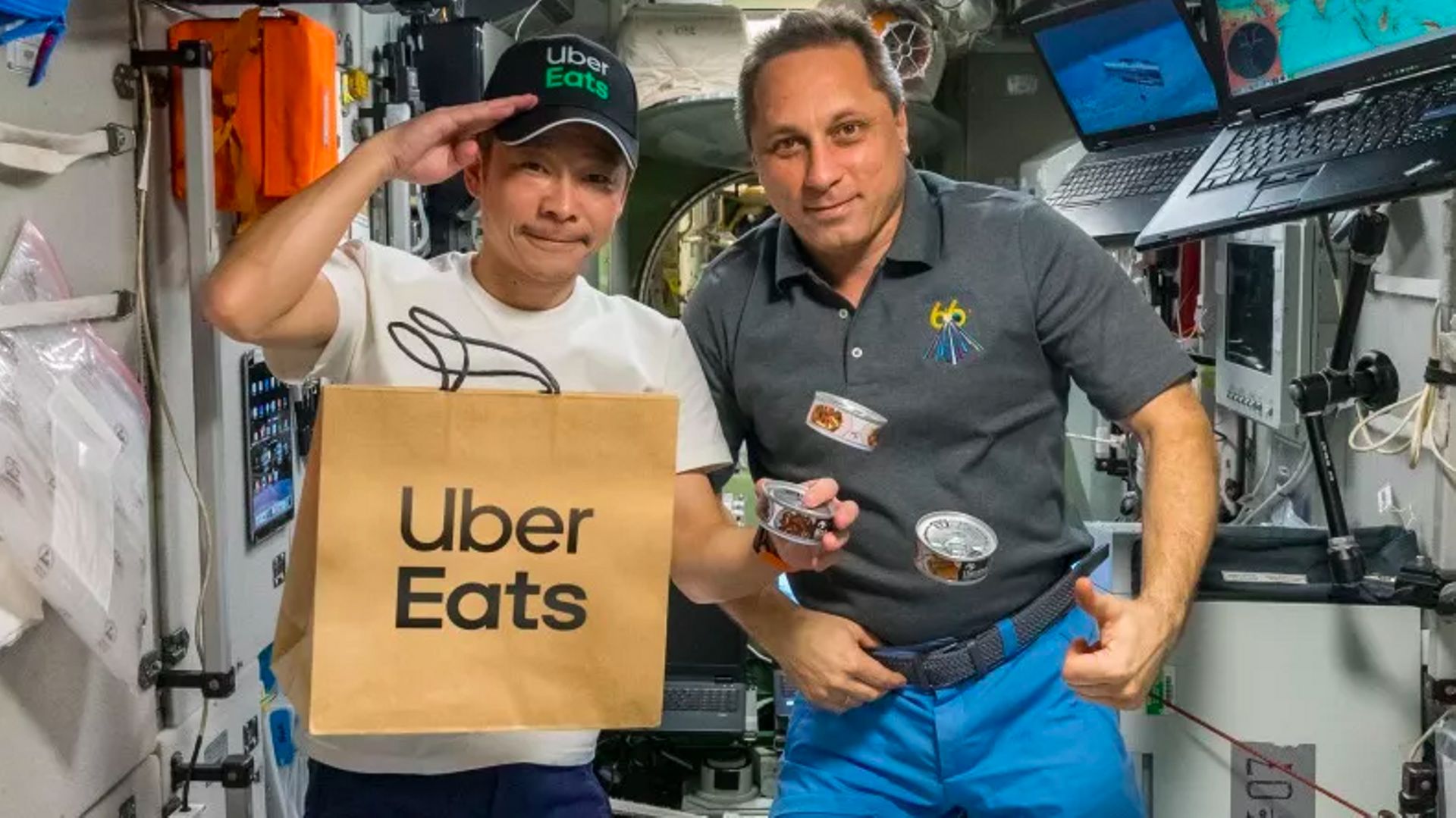 Le premier Uber Eats livré dans l’espace par le milliardaire japonais Yusaku Maezawa