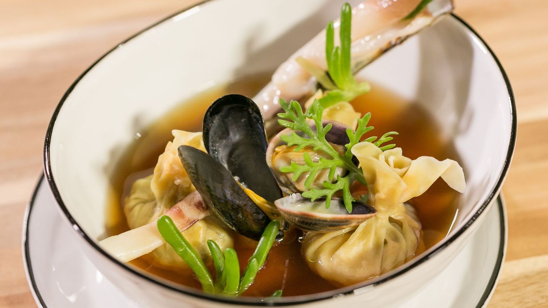 TUTO Bouillon asiatique 'won ton' aux coquillages RTBF Actus