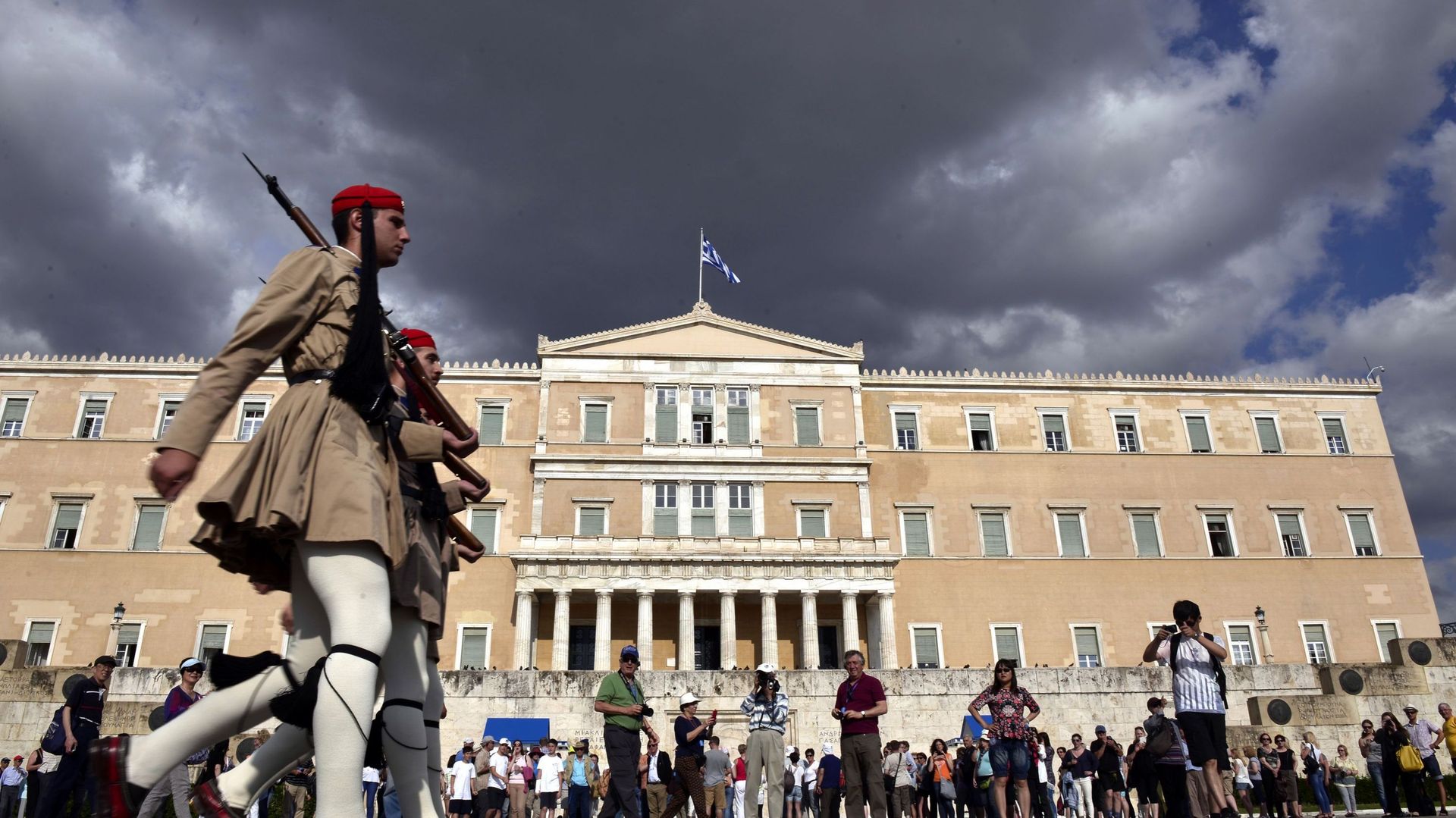 la-grece-souhaite-une-solution-financiere-provisoire-pour-juillet
