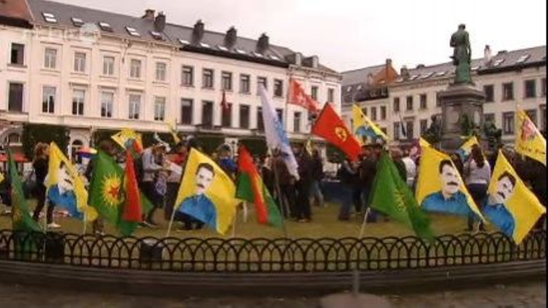Turquie: des Kurdes manifestent devant le Parlement européen à Bruxelles
