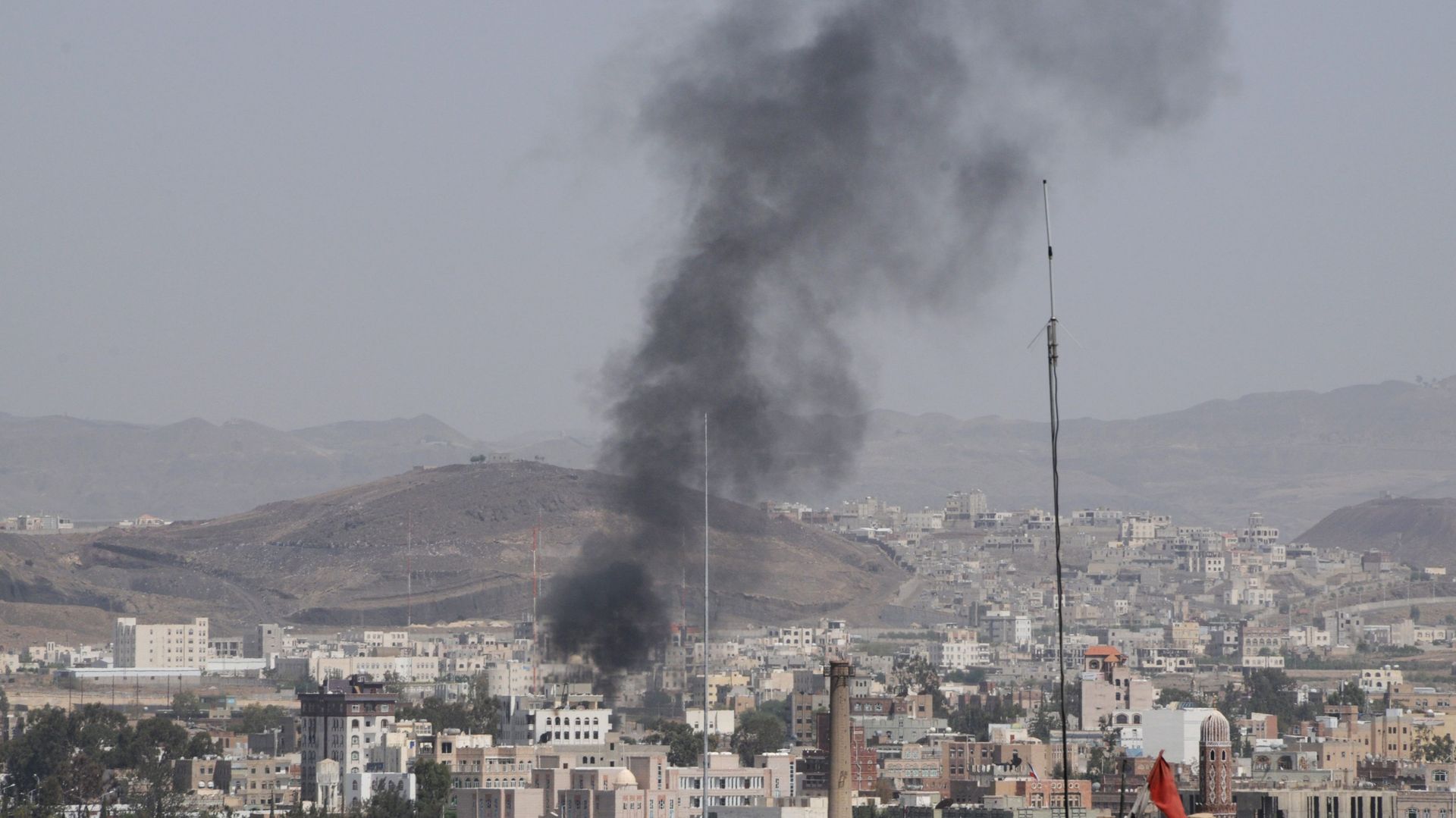 Les combats entre forces gouvernementales et troupes hostiles au président font des ravages dans la capitale yéménite, le palais présidentiel a été la cible de tir