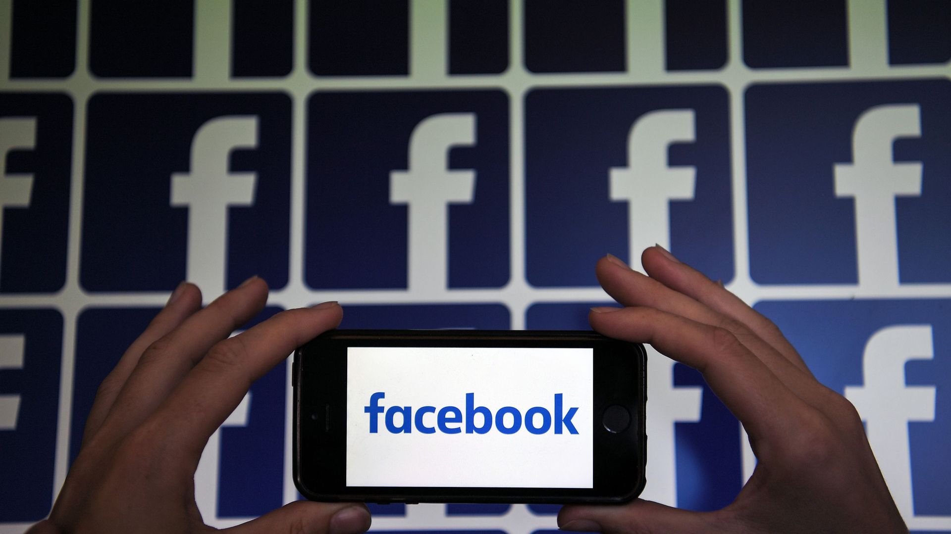 Facebook reporte le lancement en Europe de son application de rencontre