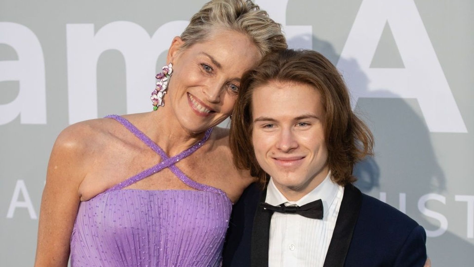 Sharon Stone et son fils aîné, Roan Joseph Bronstein, lors de la 74e cérémonie du Festival de Cannes en 2021.