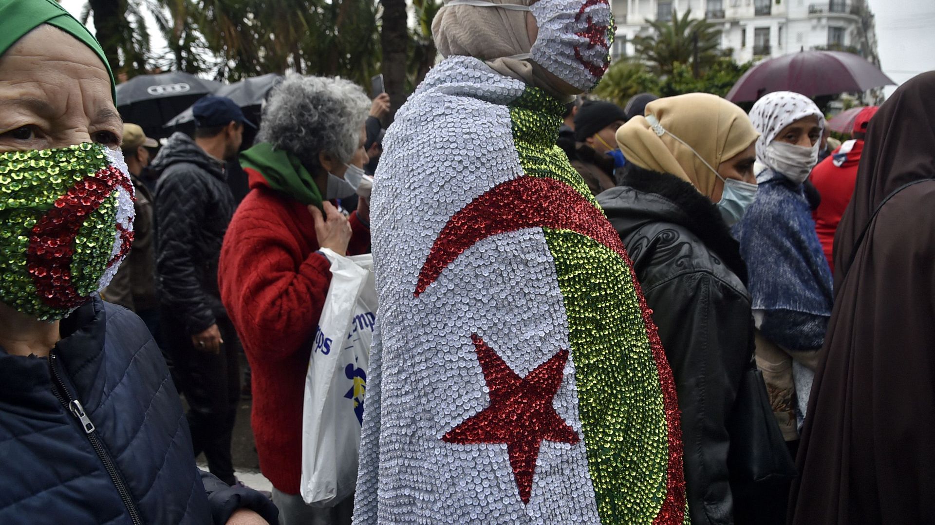 Algérie : des milliers de personnes manifestent pour la libération des détenus d’opinion