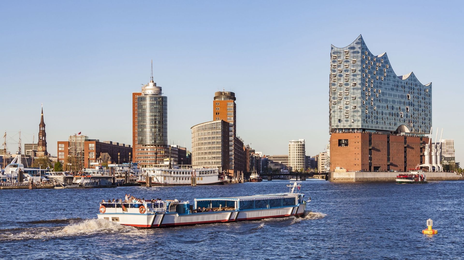 Hamburg, cityscape with Elbe Philharmonic Hall