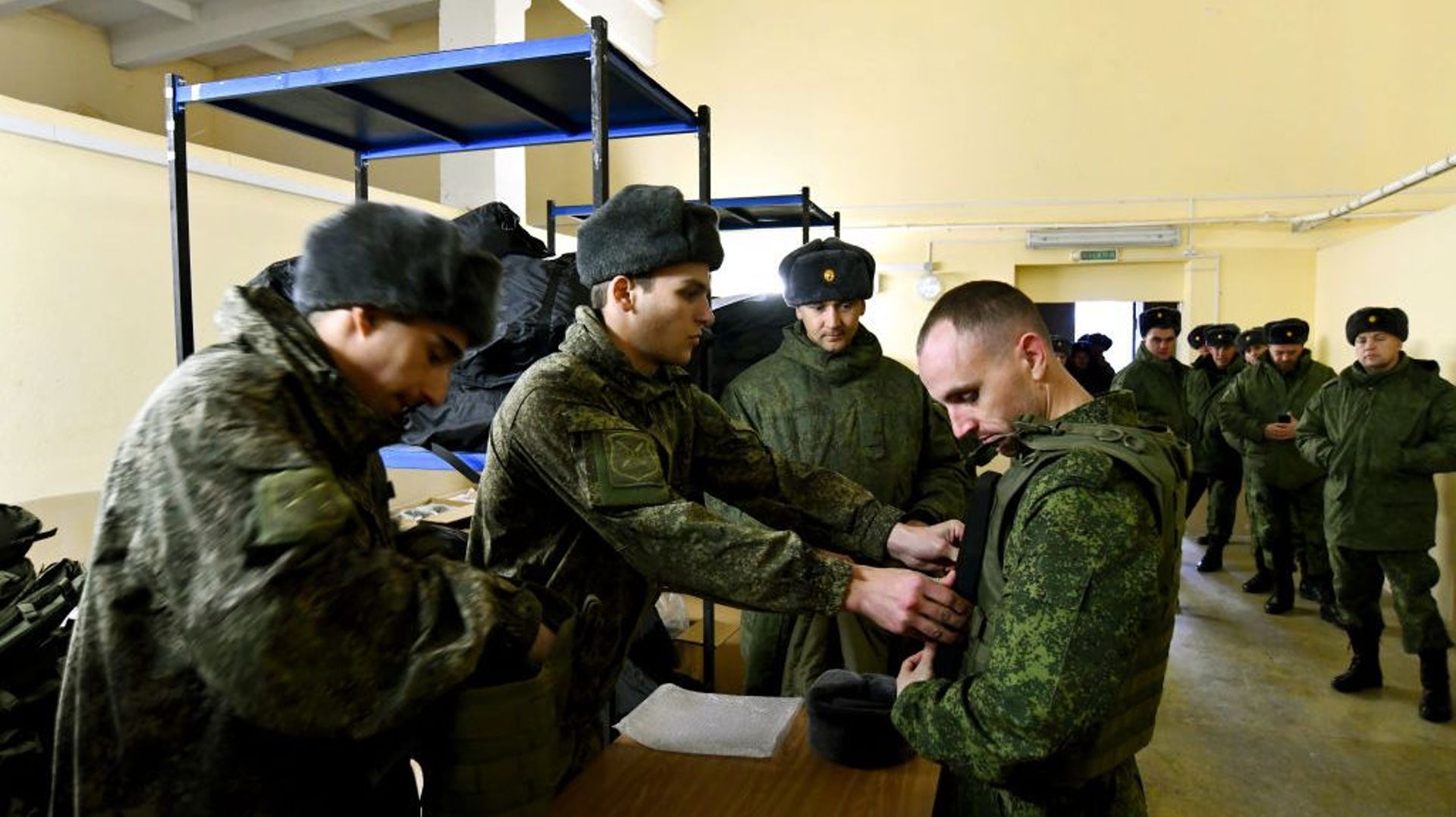 Les uniformes sont distribués aux militaires russes à Rostov, le 31 octobre 2022