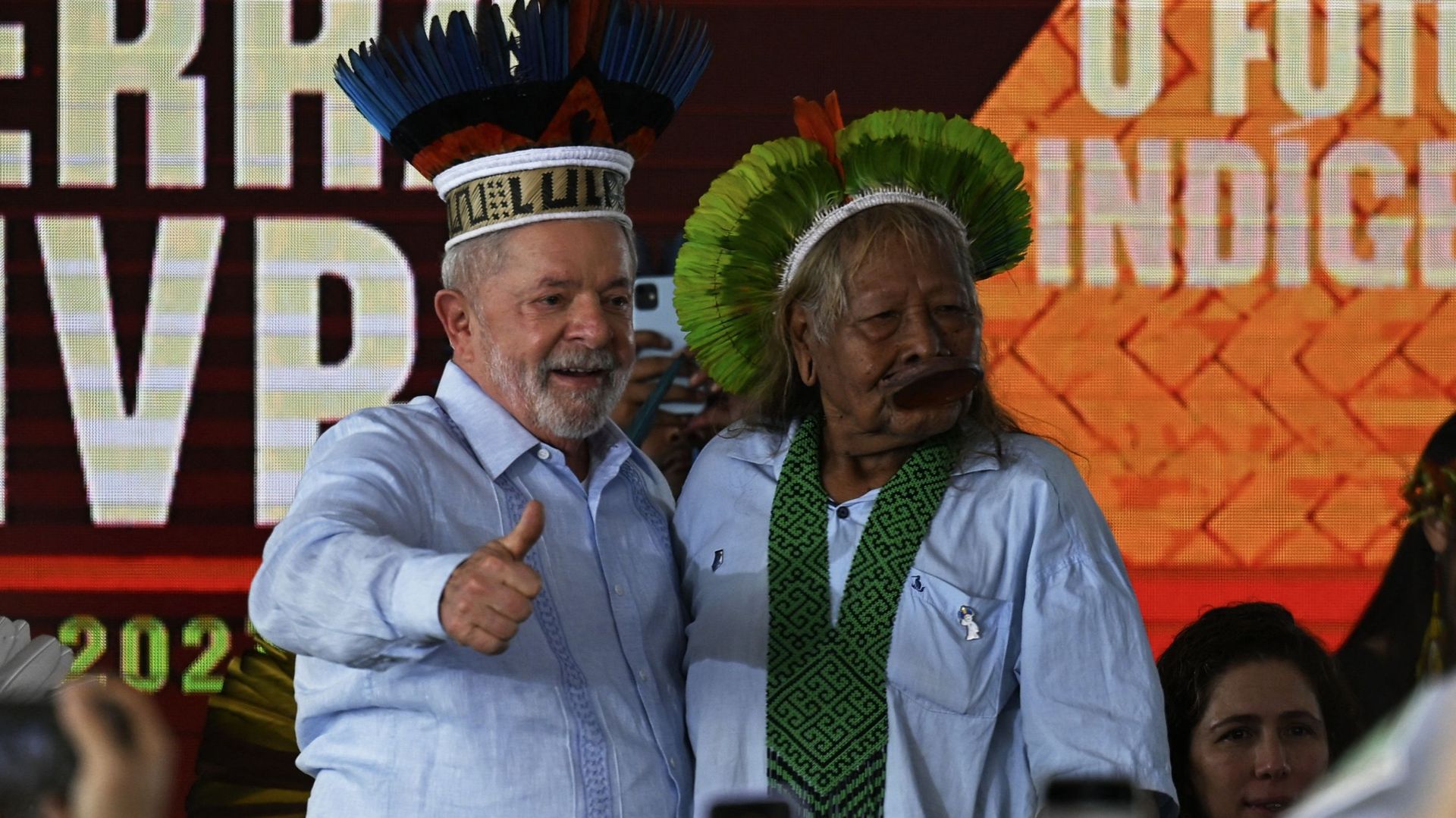 Le président Lula avec le chef Raoni