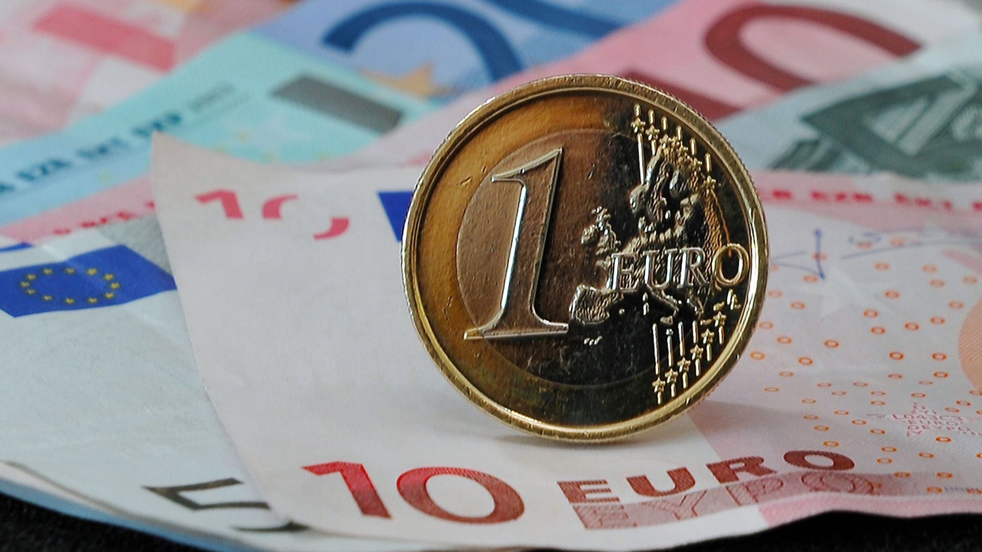 FRANCE-FINANCE-EURO-THEME-MONEY-FEATURE