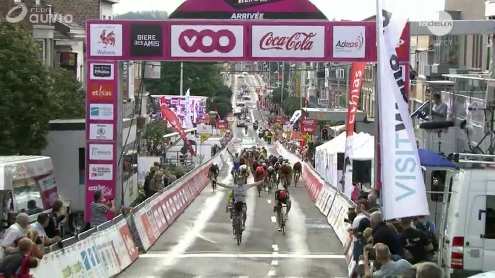 Tour de Wallonie: Bennett s'impose à Visé dans cette troisième étape, Démare nouveau leader