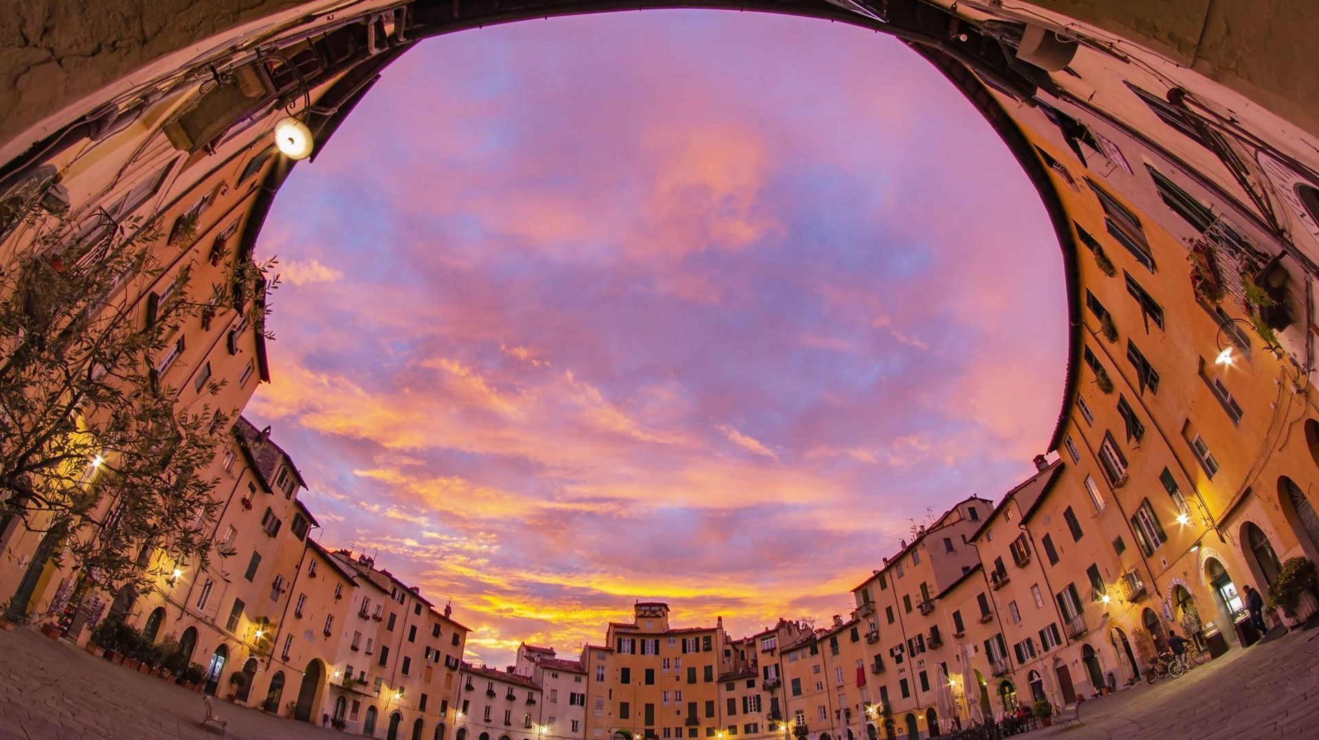 Piazza dell'Anfiteatro, Lucca, Tuscany, Italy
