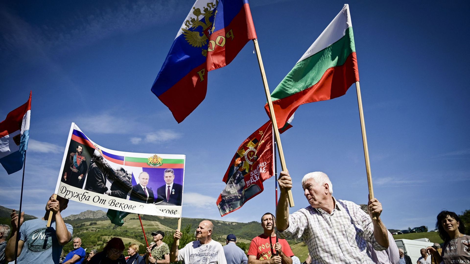 Guerre en Ukraine en Bulgarie, des russophiles célèbrent Vladimir