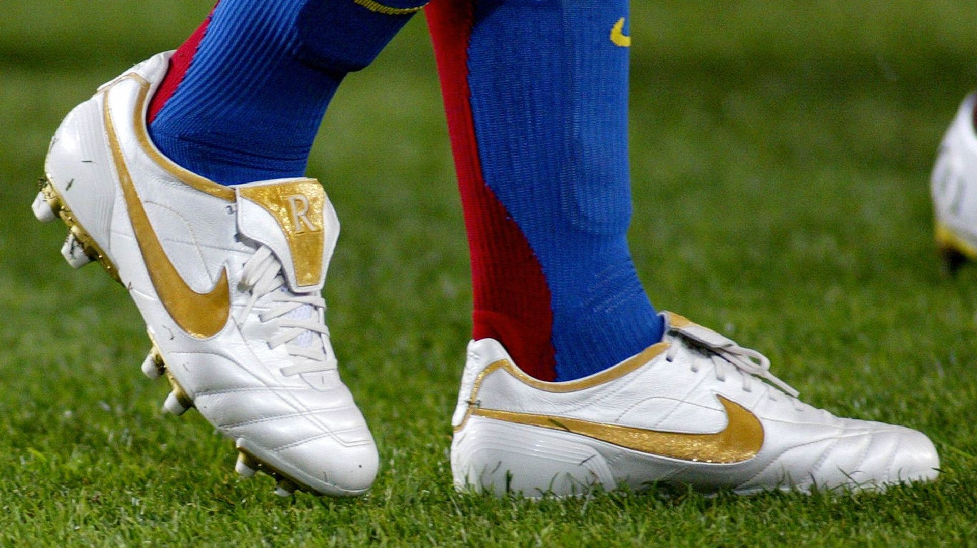Chaussures de Ronaldinho lors d’un match de la ligue espagnole de football, en 2005