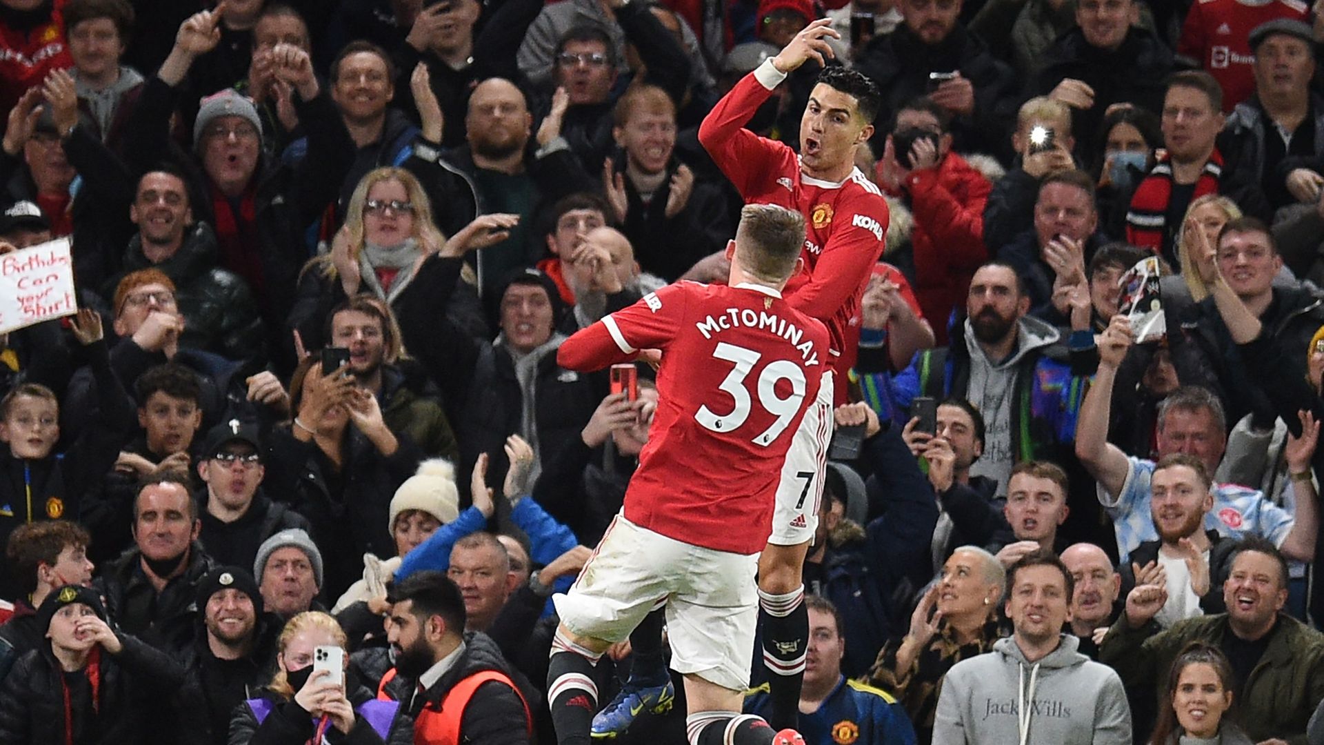 Cristiano Ronaldo et Scott McTominay, buteurs face à Burnley avec Manchester United.