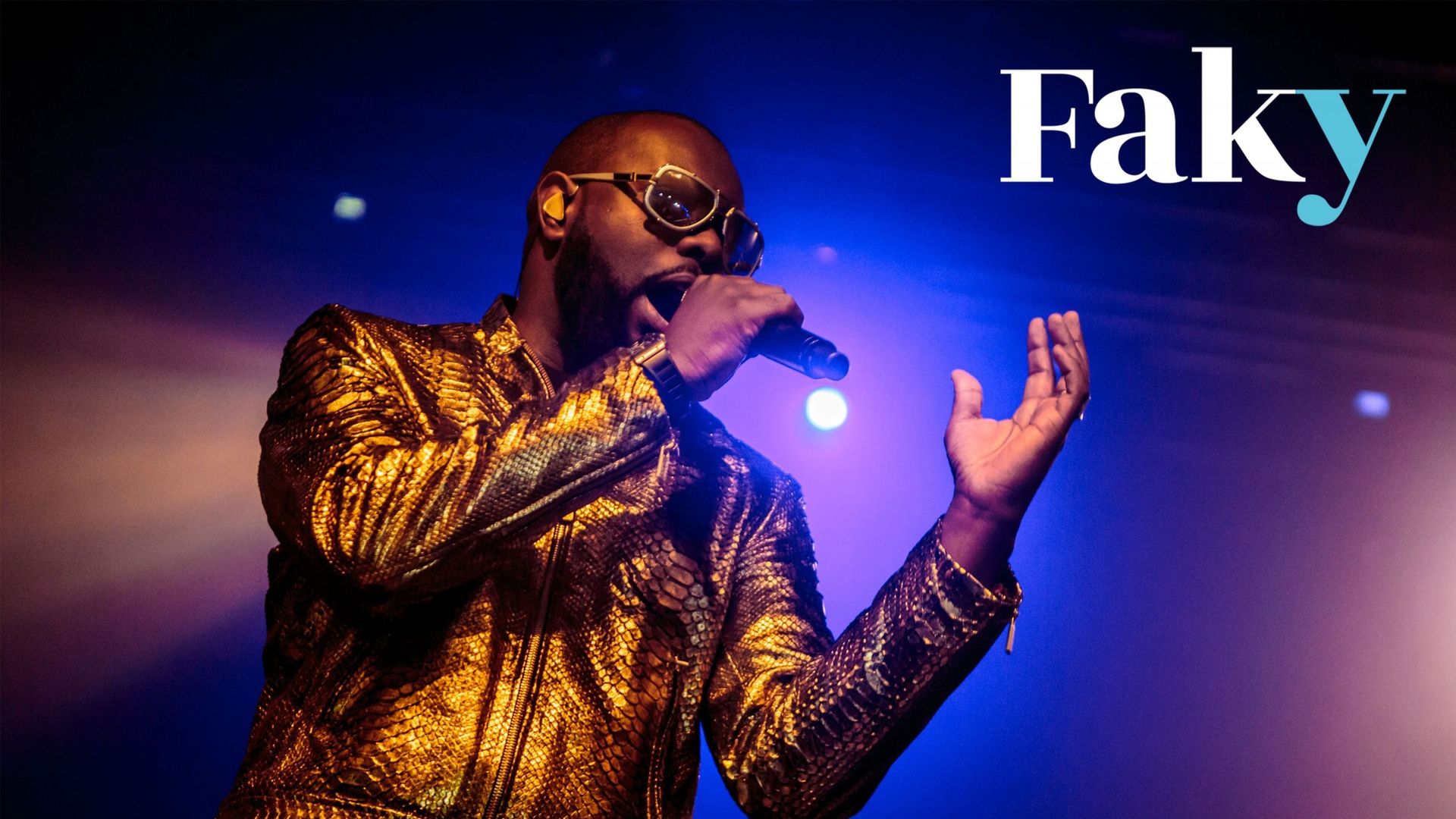 Le rappeur et chanteur français d’origine congolaise Gandhi Djun, plus connu sous son nom de scène Gims, se produit en direct à la Fabrique le 10 mai 2016 à Milan, en Italie.