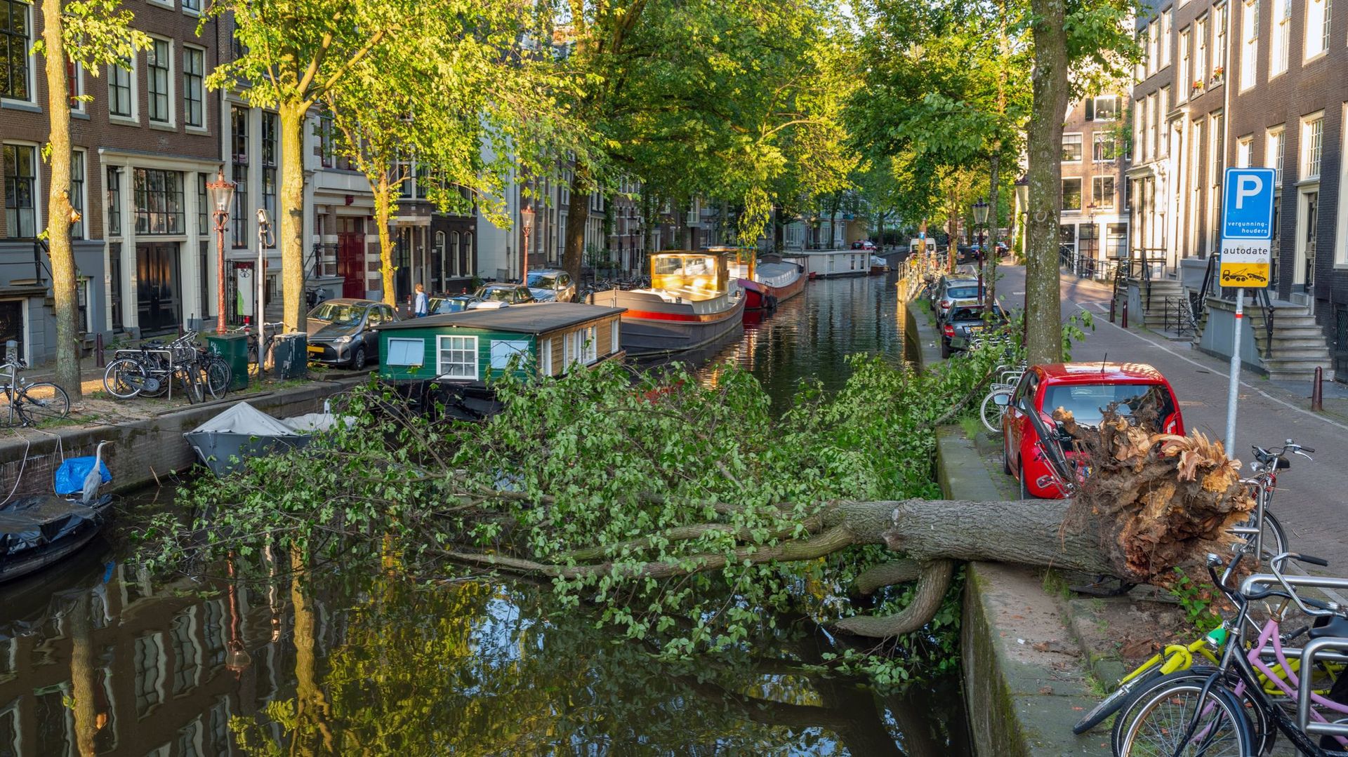 Amsterdam tombe doucement en ruine, la ville réagit après 5 ans de rapports alarmant d'experts