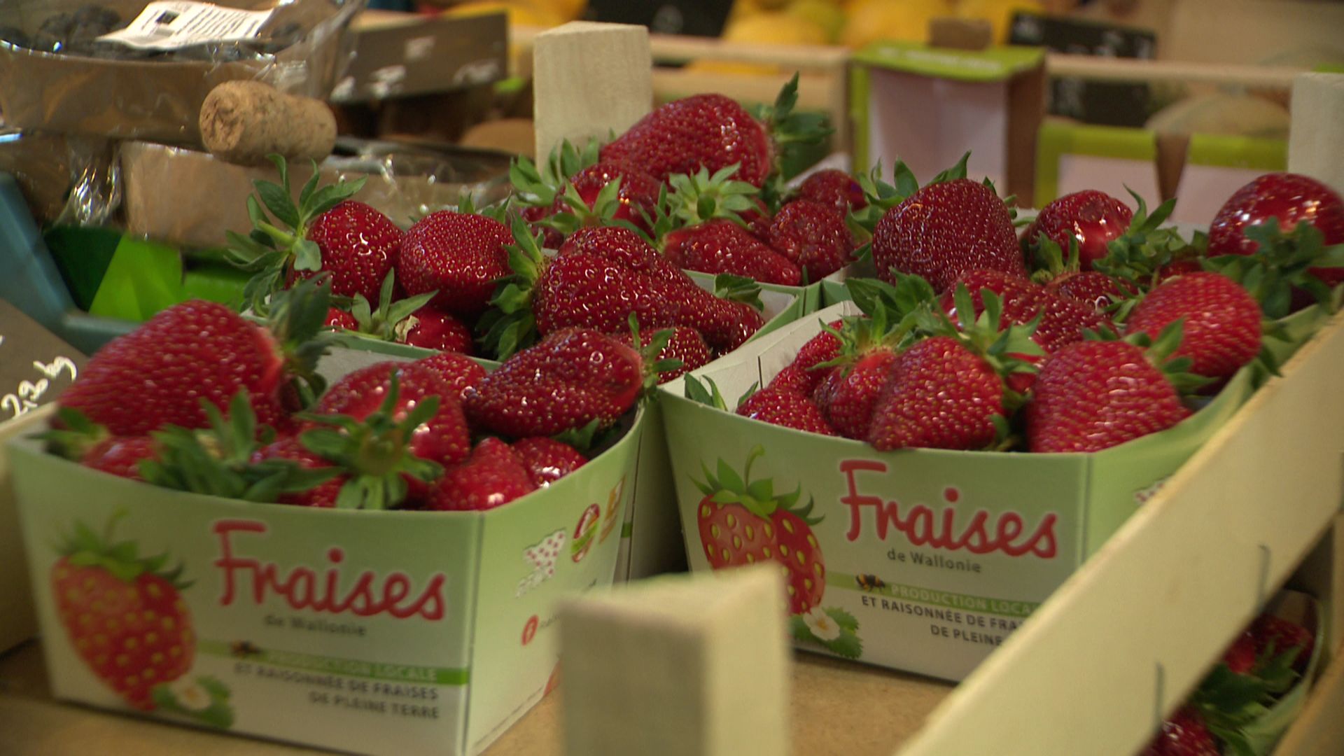 A cause de la chaleur, des producteurs de fraises bradent les prix pour limiter le gaspillage