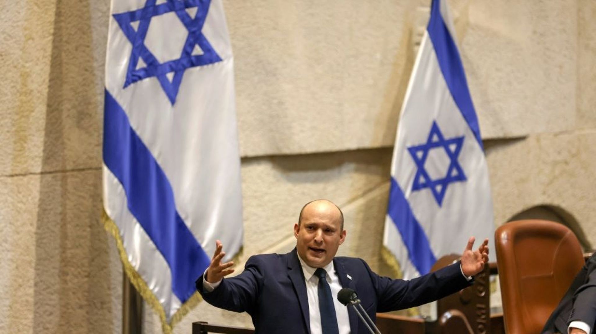 Le Premier ministre israélien, Naftali Bennett, s’exprimant au Parlement réuni pour voter le budget à Jérusalem le 3 novembre 2021.
