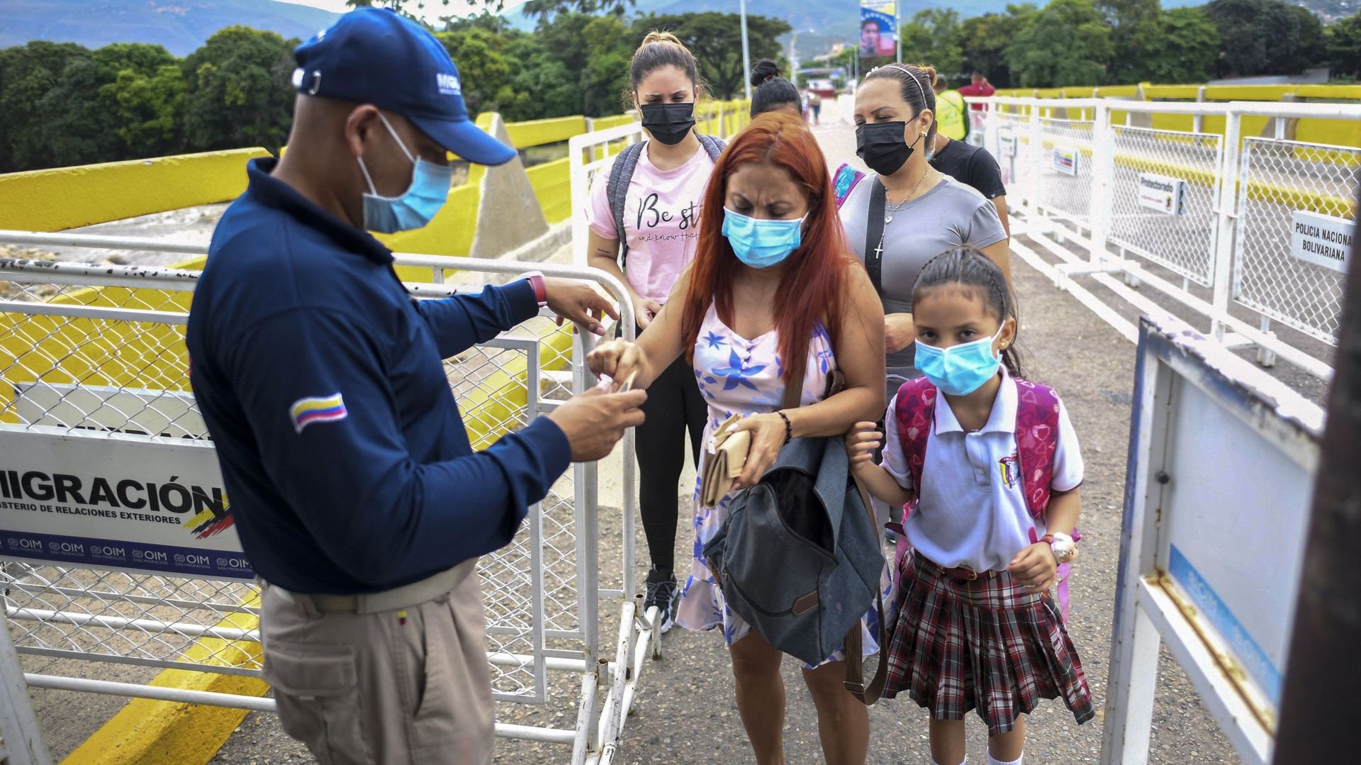 "Ouvrez-la rapidement!" : impatience et exaspération à la frontière colombo-venezuélienne fermée
