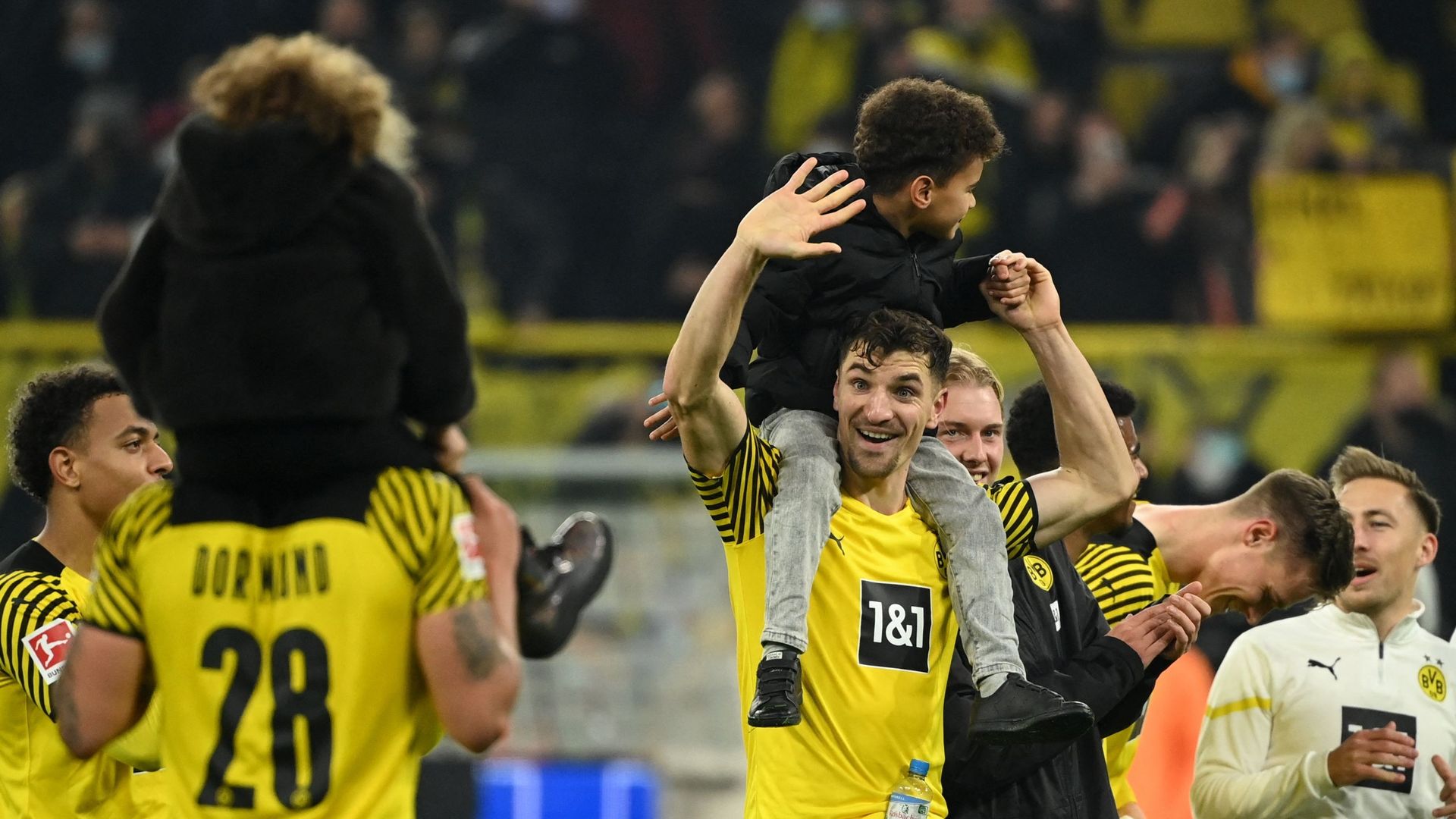 Axel Witsel et Thomas Meunier victorieux avec Dortmund