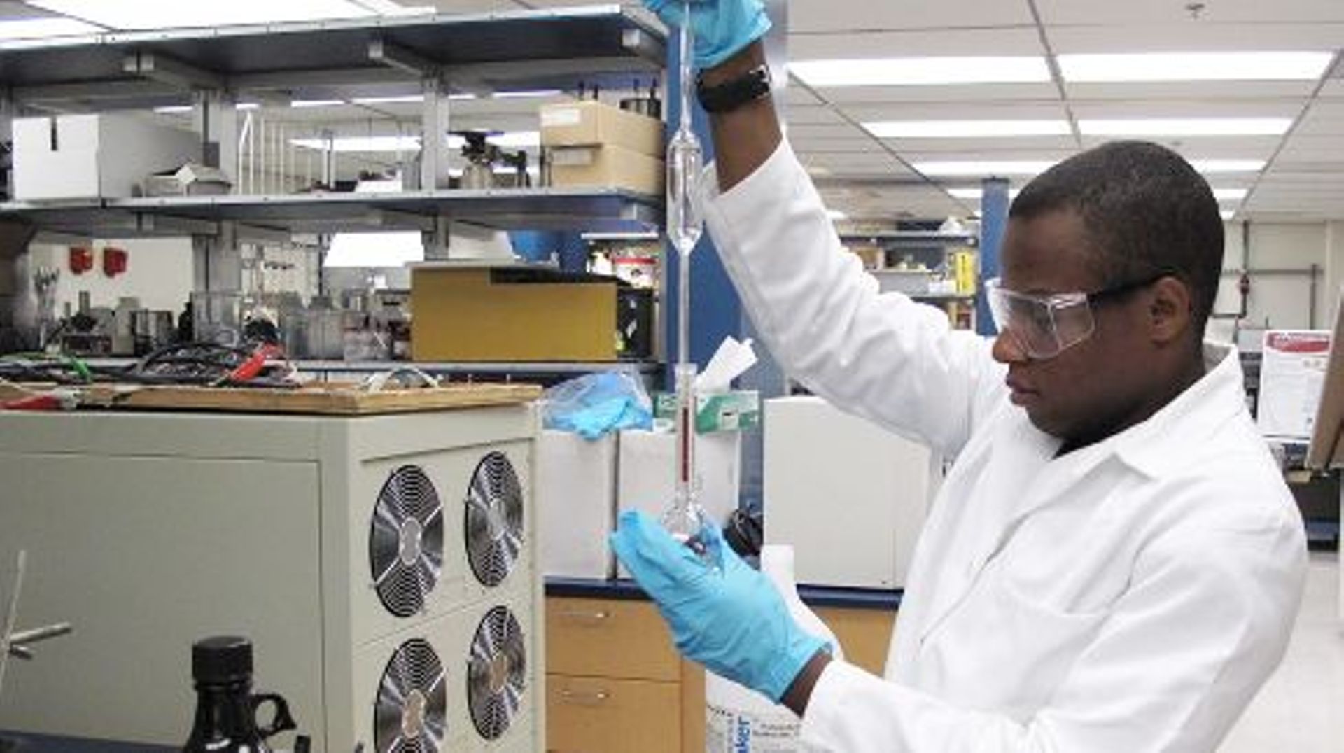 Aujourd'hui en Europe la Commission lance le premier appel d'offre de