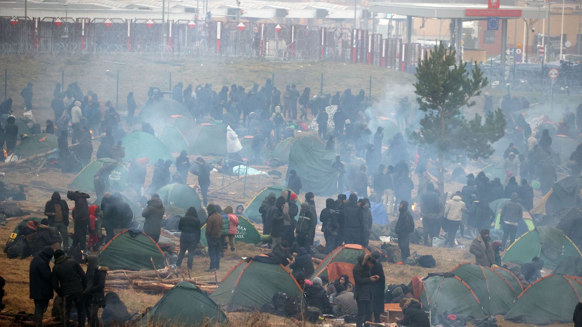 Des migrants dans un camp à la frontière biélorusse-polonaise.