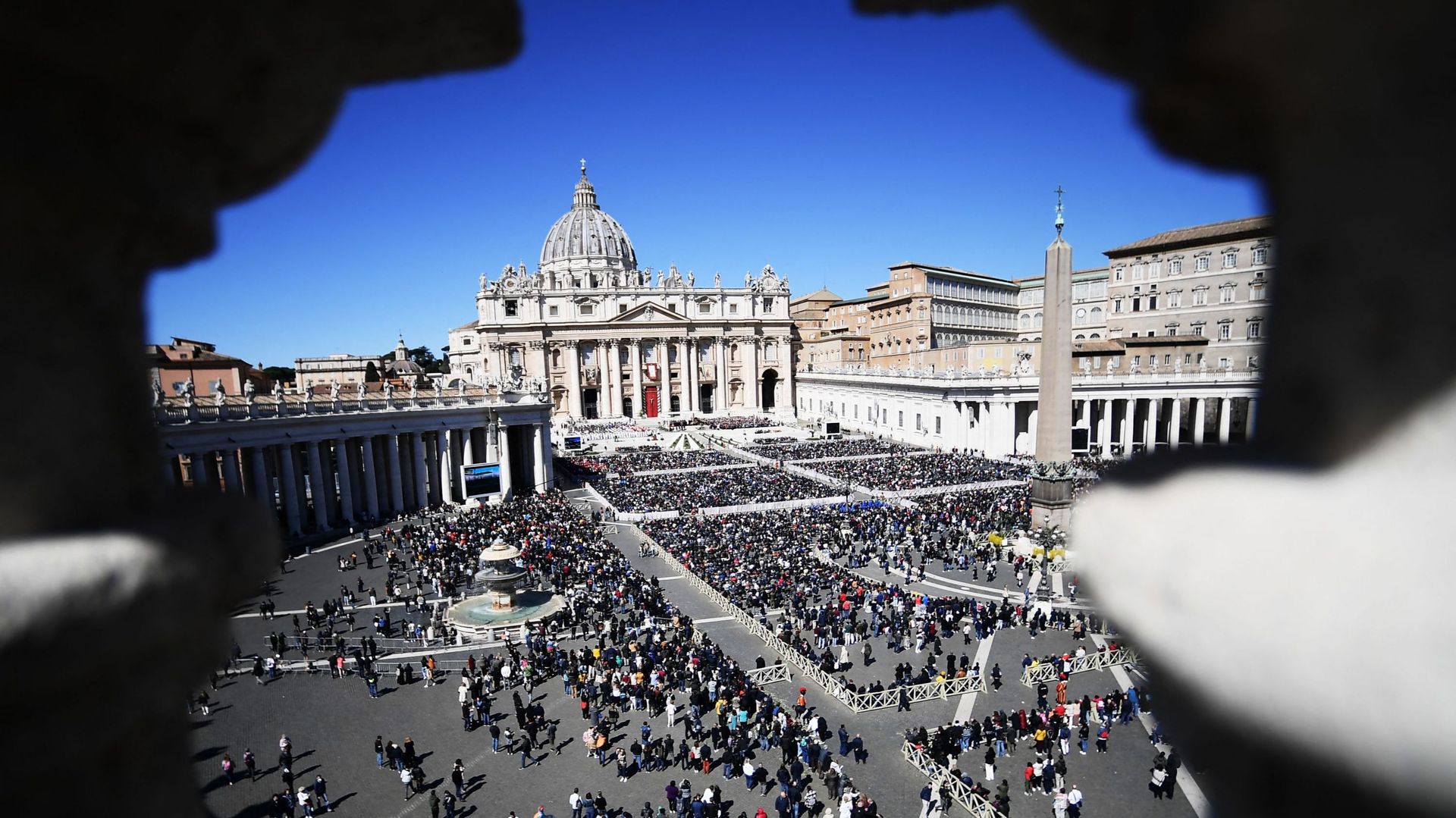 Place Saint-Pierre à Rome, le 10 avril 2022