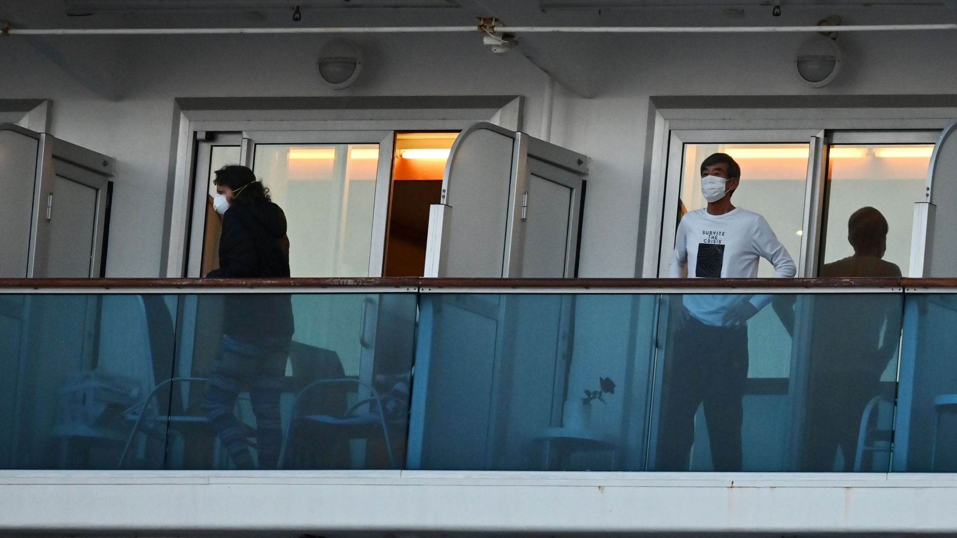 Coronavirus : mort de deux croisiéristes au Japon, recul des nouveaux cas en Chine