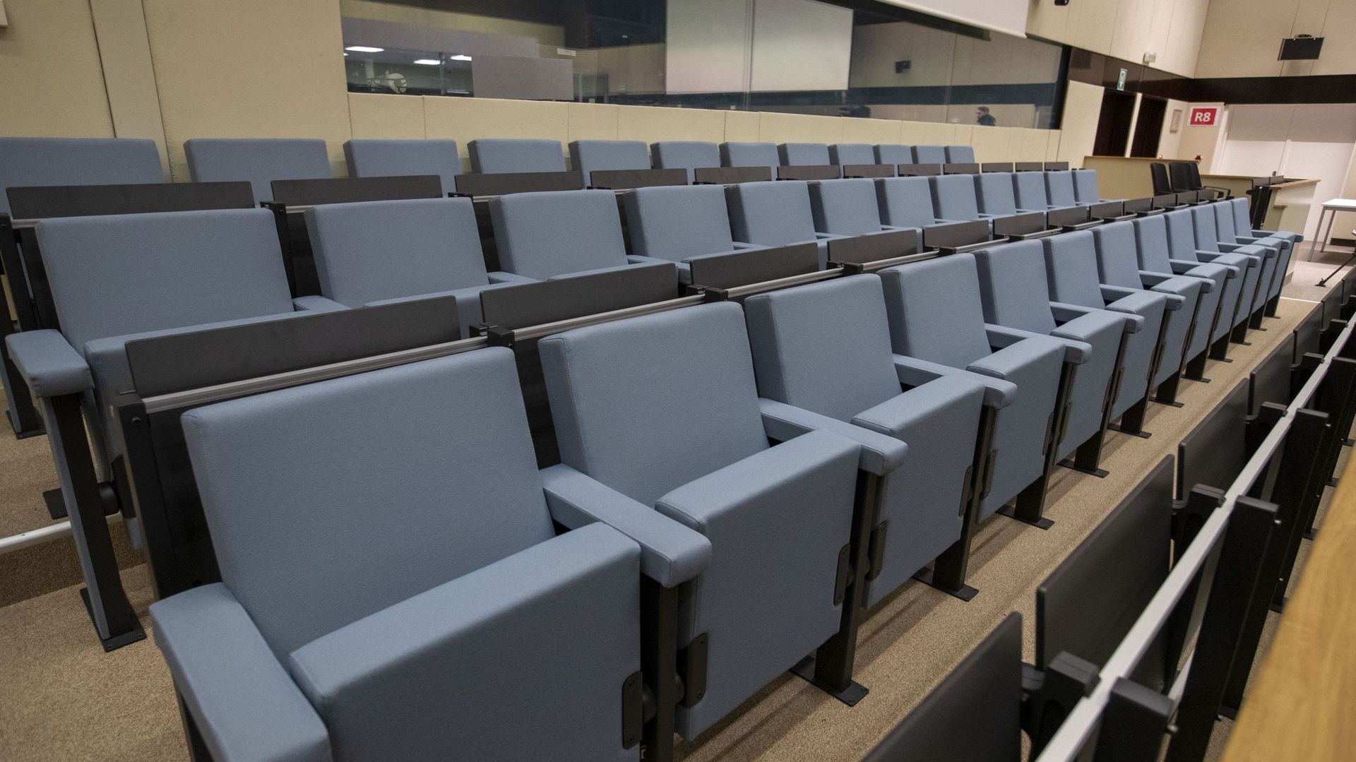 Les sièges qui accueilleront les jurés au procès des attentats de Bruxelles