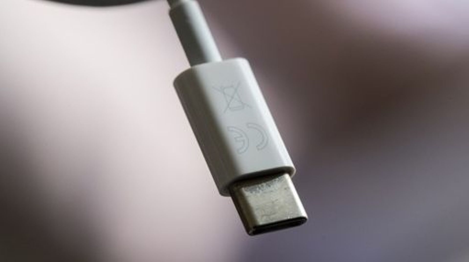 Smartphones, écouteurs : le chargeur universel USB-C sera