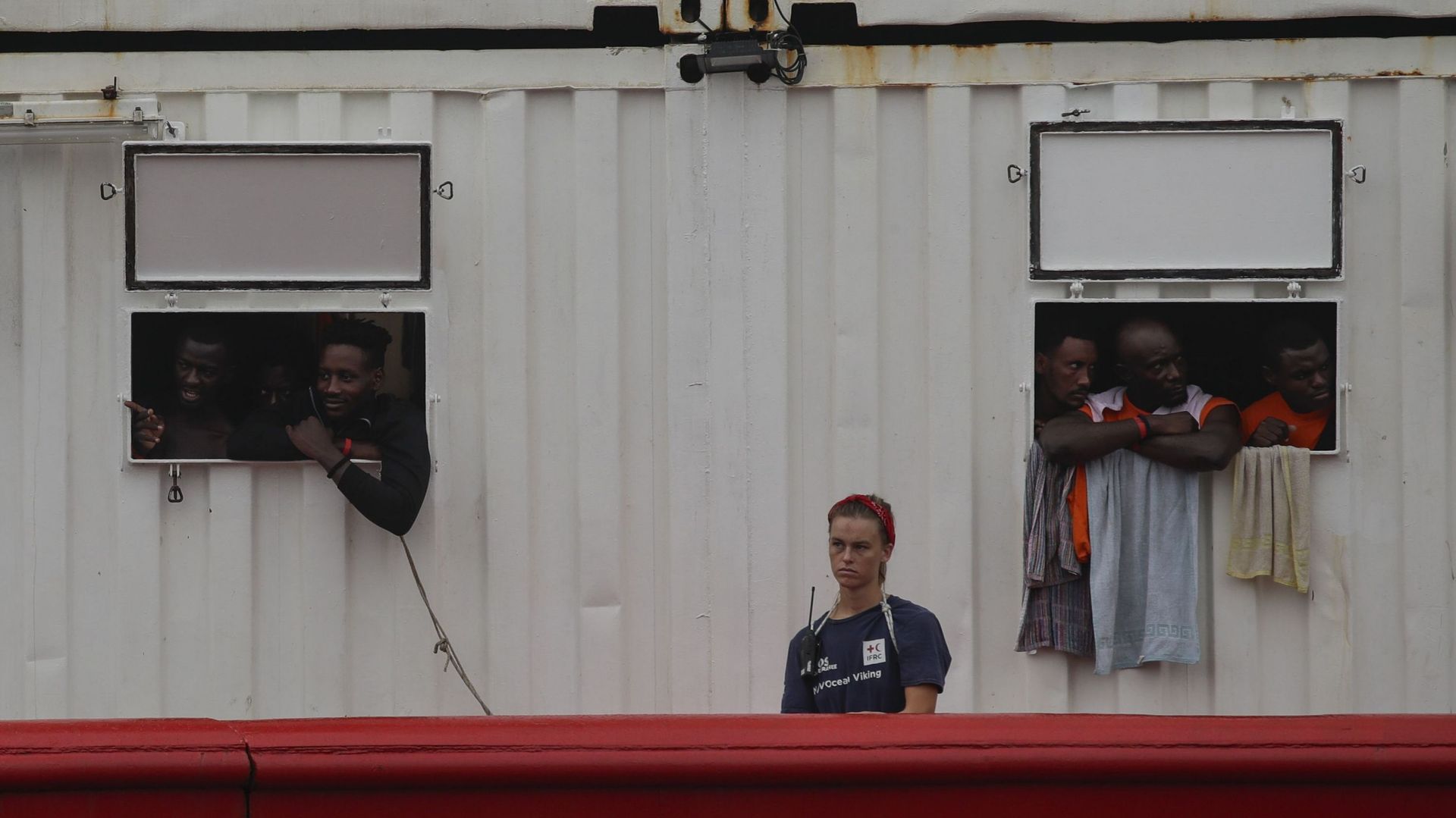 Le navire d’une ONG visé par des tirs libyens en Méditerranée : une attaque sans précédent, des relations troubles entre l’Italie et la Libye