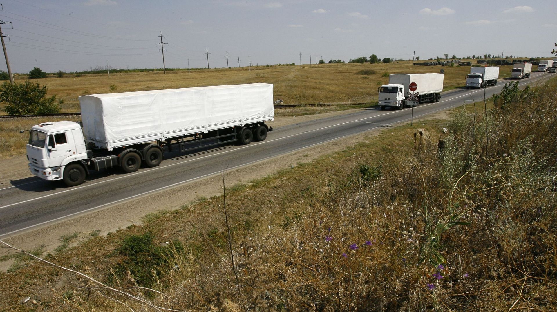 Cinq camions du convoi russe rebroussent chemin et quittent l'Ukraine