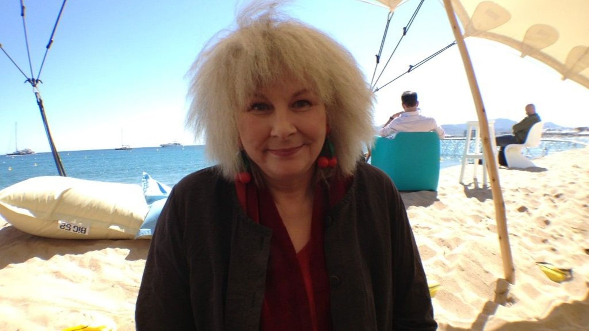 Yolande Moreau sur la plage de la Quinzaine des Réalisateurs à Cannes