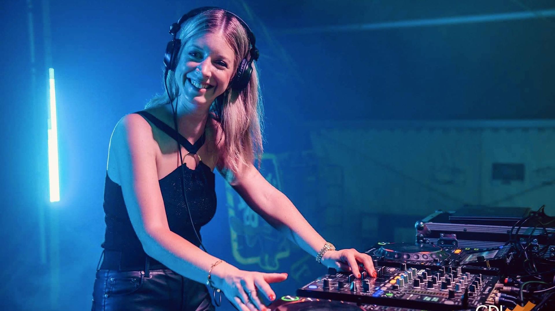 La Stavelotaine DJ Kelly va mixer à Tomorrowland - RTBF Actus