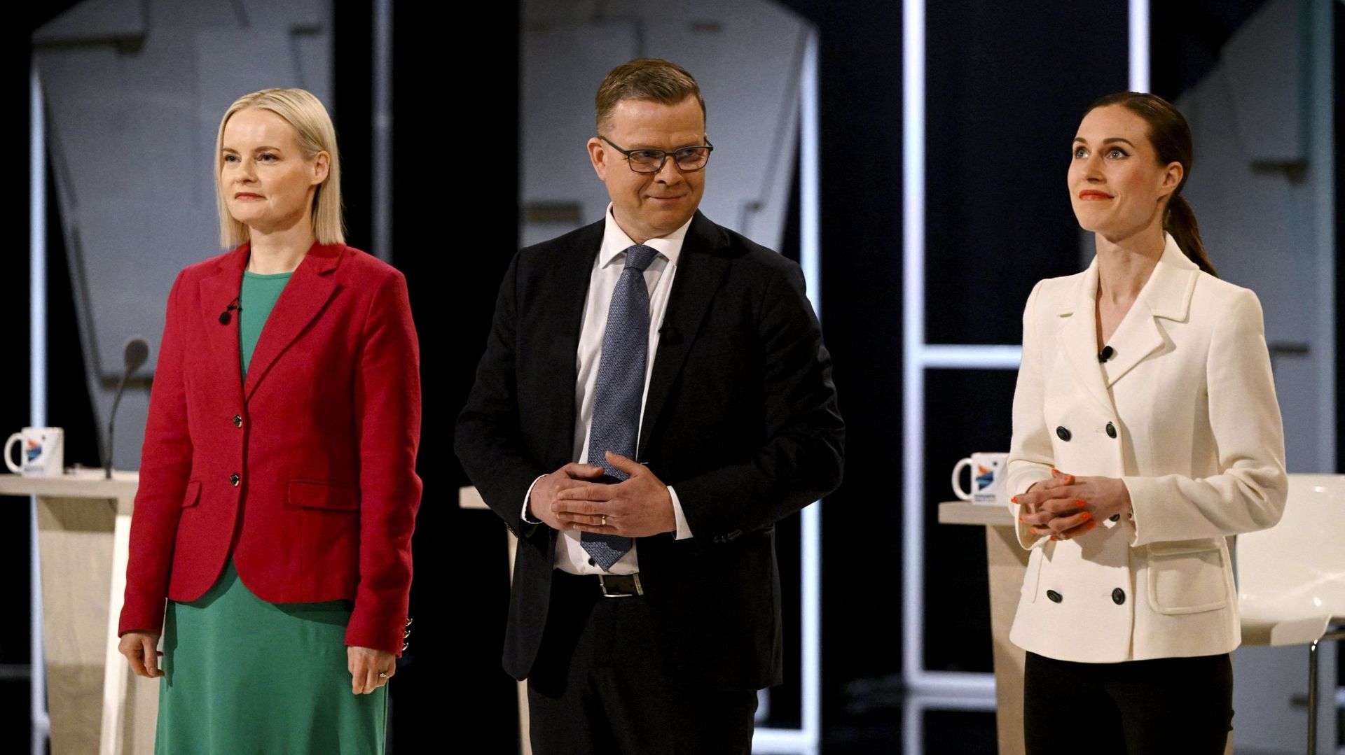 La présidente du Parti des Finlandais, Riikka Purra, le président du parti de la Coalition nationale Petteri Orpo, et la présidente du SPD (et Première ministre) Sanna Marin, lors d'un débat télévisé le 30 mars.