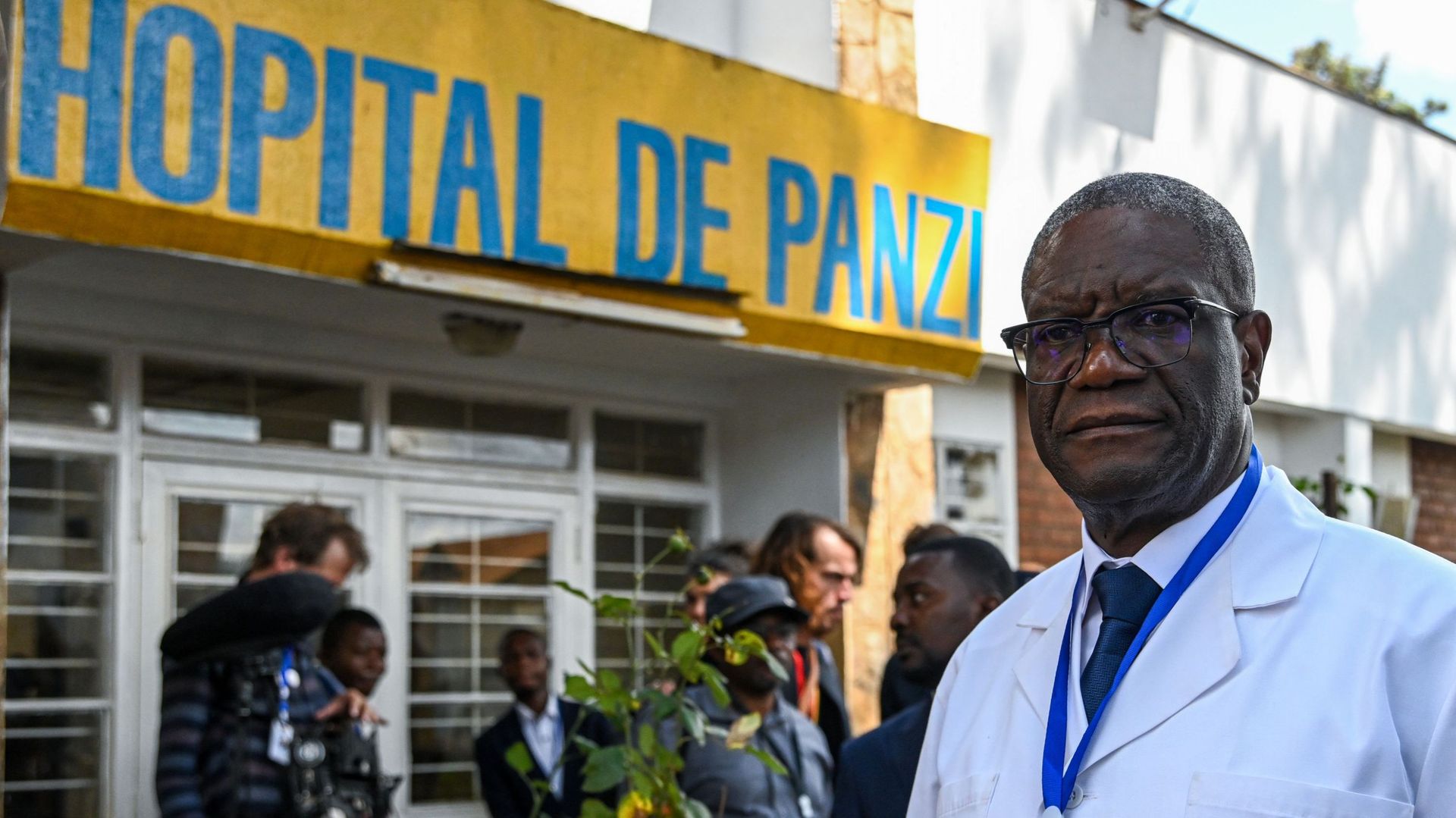 Le médecin congolais Denis Mukwege photographié lors d’une visite à l’hôpital de Panzi, dans le cadre d’une visite officielle du couple royal belge en République démocratique du Congo, dimanche 12 juin 2022, à Bukavu.