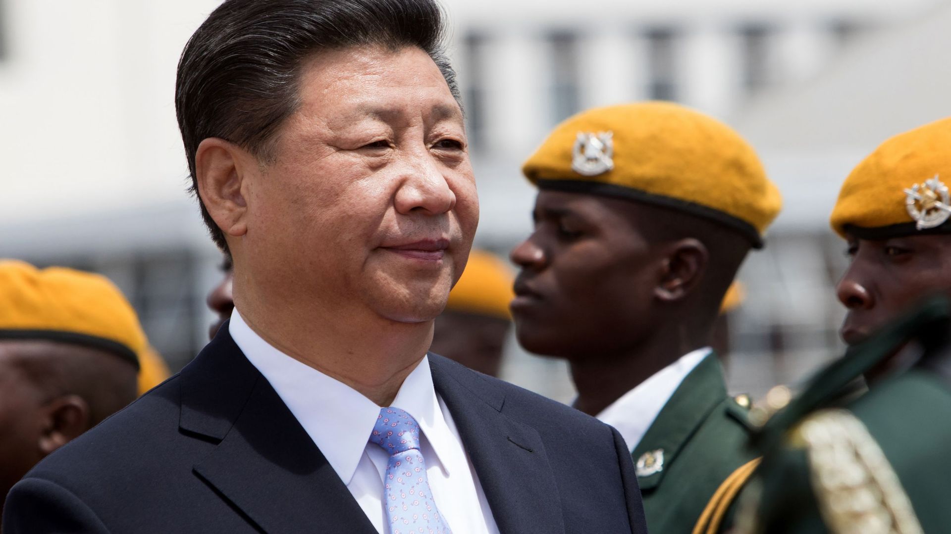 À l'occasion de son voyage en Afrique, le nom de Xi Jinping est apparu dans 11 des 12 titres à la une du Quotidien du Peuple, le journal officiel du Parti communiste chinois.