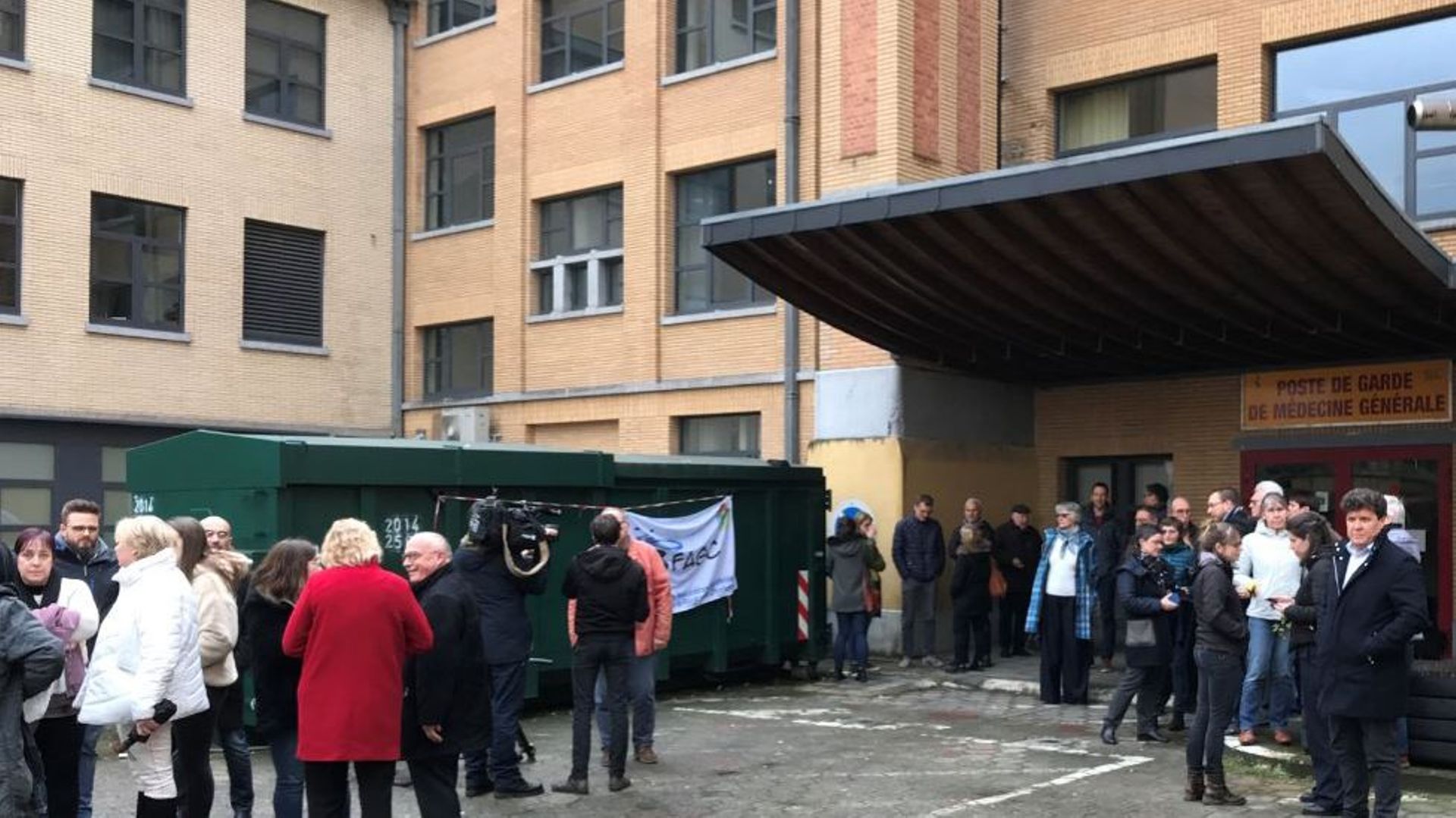 Une trentaine de médecins généralistes et pharmaciens ont manifesté à Charleroi
