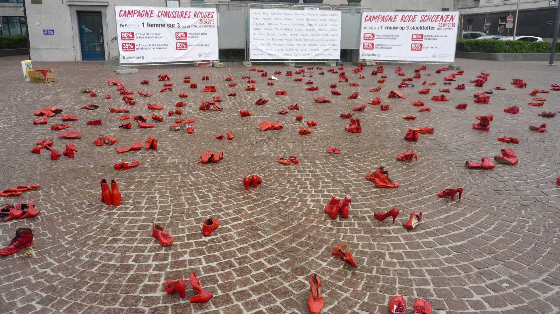 Des chaussures rouges ont empli la place de Koekelberg contre les violences machistes