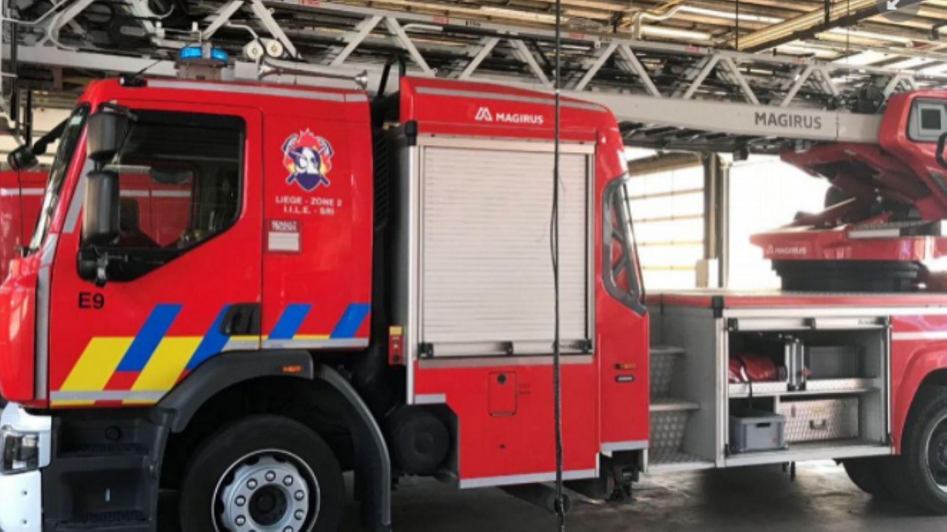 Les pompiers de Liège ont réussi à extraire deux habitants du logement en feu