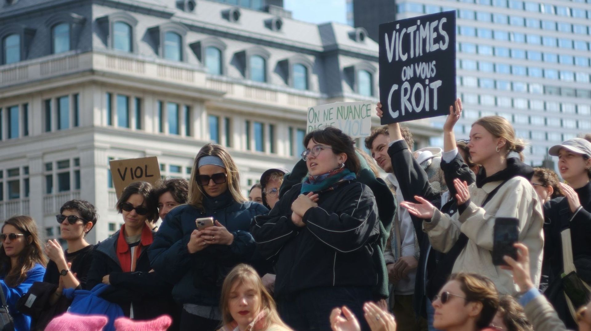 'Qui ne dit mot ne consent pas': environ 250 personnes rassemblées à