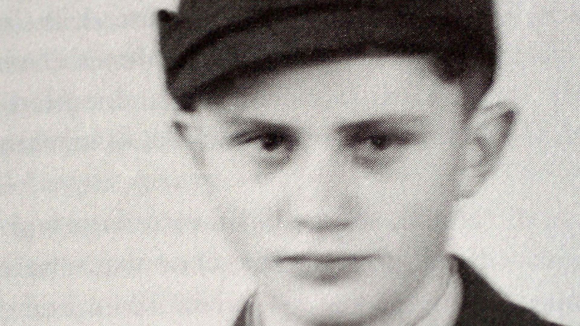 En 1943, le jeune Joseph Ratzinger faisait partie (de force) des jeunesses hitlériennes, comme la majorité des jeunes allemands de son âge 