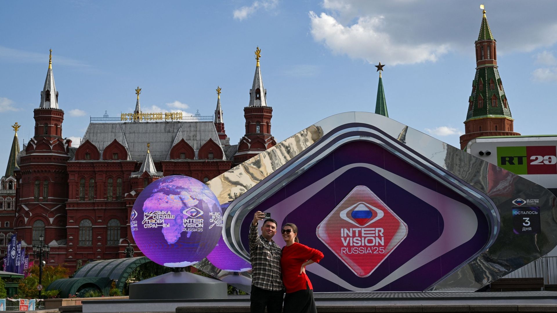 "L’Eurovision de la Russie" : snobé par l’Europe, Vladimir Poutine relance son concours de la chanson et son "soft power" culturel