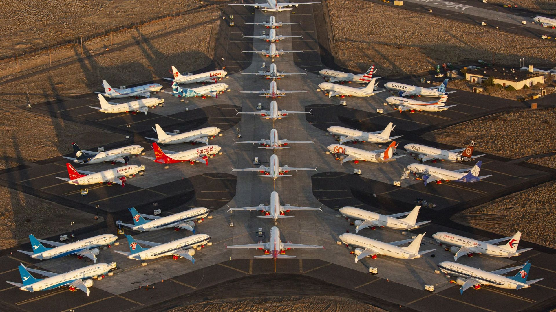 Des Boeing stationnés sur le tarmac d'un aéroport à Moses Lake, dans l'Etat de Washington.