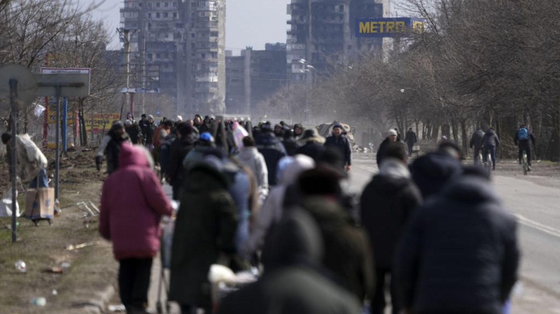 Сколько погибших мирных в мариуполе. Мариуполь мирные жители. Мариуполь Возвращение. Гуманитарный коридор Мариуполь.